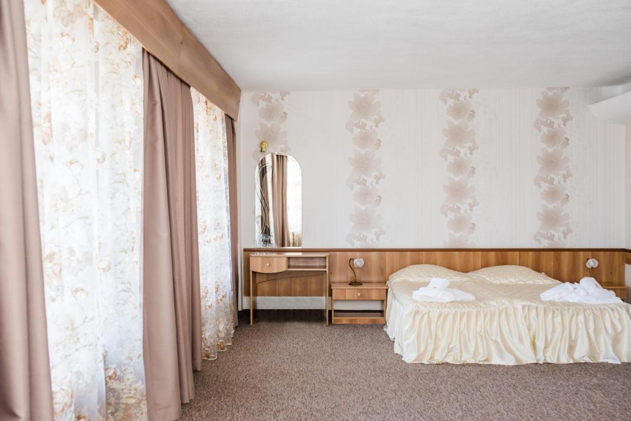 Хотел Казанлък Extérieur photo